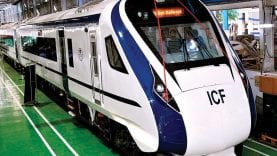 755099-749239-train-engineless-103018