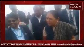 राज्यपाल आनंदी बेन पटेल ने किससे कहा मोदी साहब का ध्यान रखो?