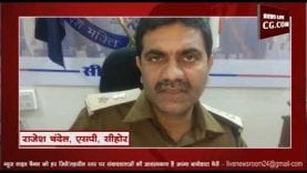 नर्मदा की गोद में समाया रेत लेकर आ रहा युवक