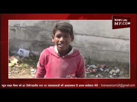 किताबों की बजाय पकड़ाए हाथ में ब्रश