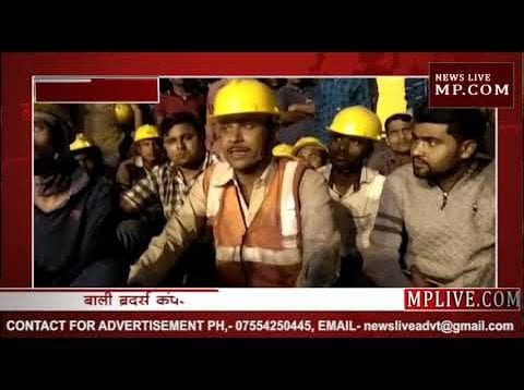 बाली ब्रदर्स के गेट पर मजदूरों का धरना