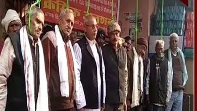 MP के भिंड में रिटायर्ड कर्मचारियों ने लगाई सामूहिक फांसी