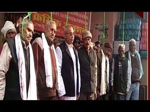MP के भिंड में रिटायर्ड कर्मचारियों ने लगाई सामूहिक फांसी