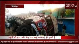 अंधे मोड़ पर सिलेंडरों से भरा ट्रक पलटा
