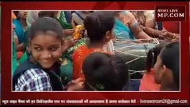 महिलाओं ने हटवाई शराब की दुकान