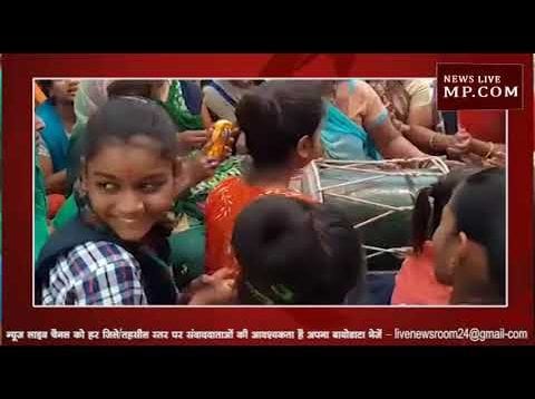 महिलाओं ने हटवाई शराब की दुकान