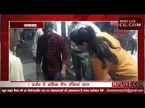 पुलिस ने मारा छापा,होटलों और दुकानों से 1 दर्जन से अधिक टंकियां की जप्त