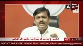 कौन है BJP प्रवक्ता पर जूता फेंकने वाला व्यक्ति?