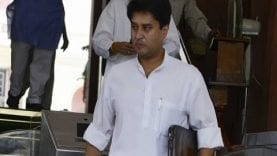 लोकसभा में खाली रही सिंधिया की कुर्सी, तीन पीढ़ियों का रिकॉर्ड टूटा