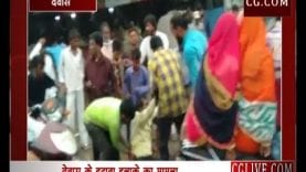 उधारी नहीं चुकाने पर युवक को बांधकर घसीटा