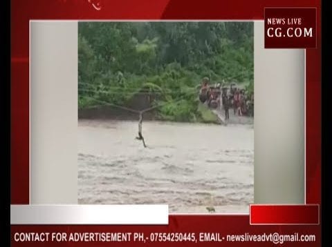 उफनती नदी में गिरने के बाद भी बचा युवक