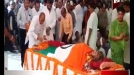 देखें गौर को घर पहुंचकर नेताओं ने दी श्रद्धांजलि