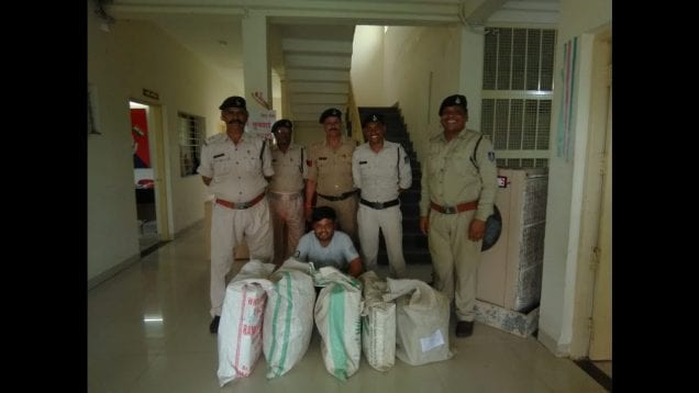 कांग्रेस नेता का भाई अवैध शराब के साथ पकड़ाया