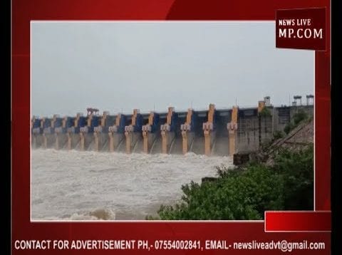 सनावद में बांध से लगातार छोड़ा जा रहा पानी, ओम्कारेश्वर के घाट डूबे