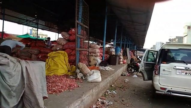 प्याज की बढ़ती कीमतों से परेशान, केंद्रीय मंत्री बता रहे हैं कैसे मिलेगी सस्ती प्याज?