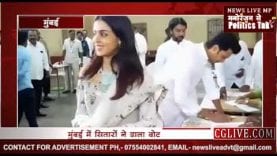 फिल्मी सितारों ने मुंबई में किया वोट